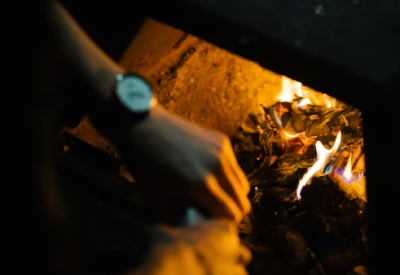 Manos-al-calor-del-fuego-agenda
